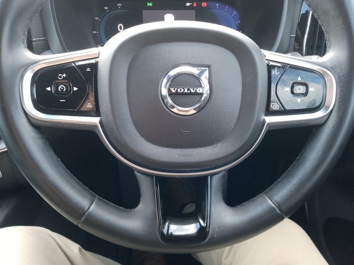 2021 Volvo XC60 B6 R-Design