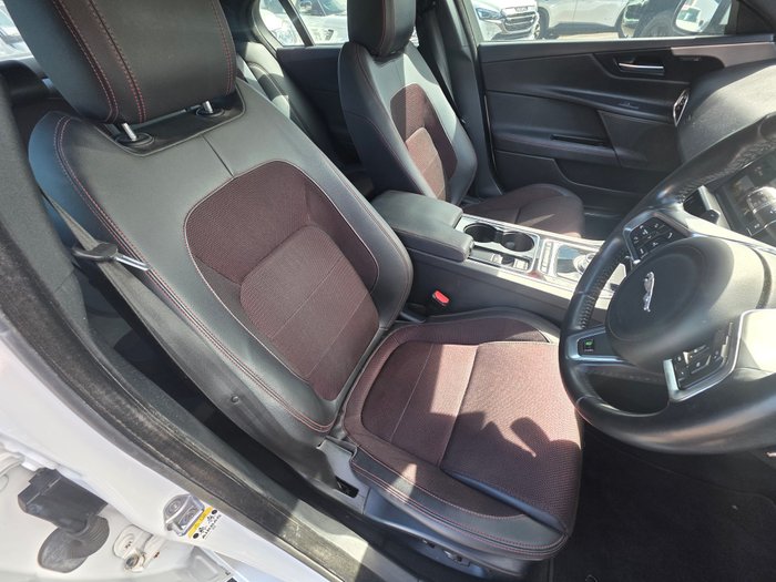 2015 Jaguar XE 25t R-Sport