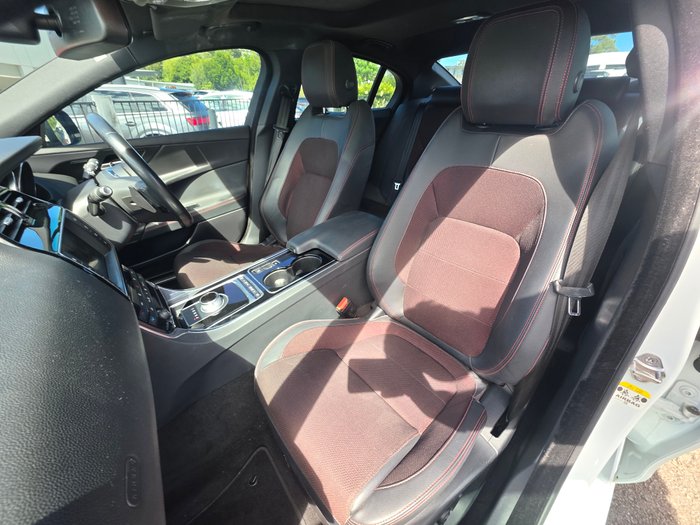 2015 Jaguar XE 25t R-Sport