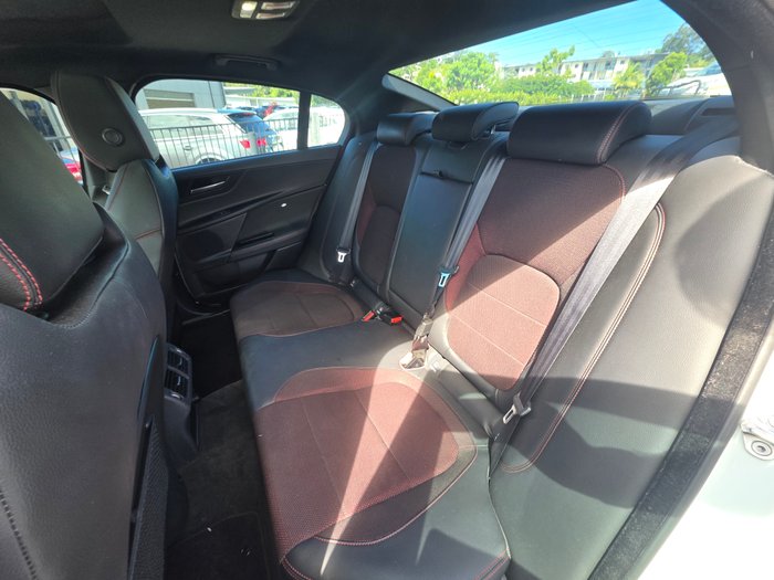 2015 Jaguar XE 25t R-Sport