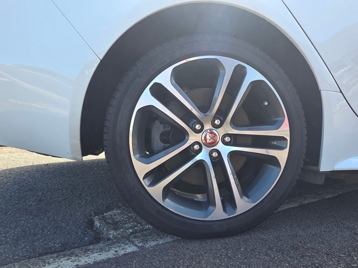 2015 Jaguar XE 25t R-Sport