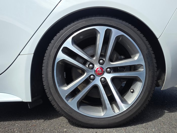 2015 Jaguar XE 25t R-Sport