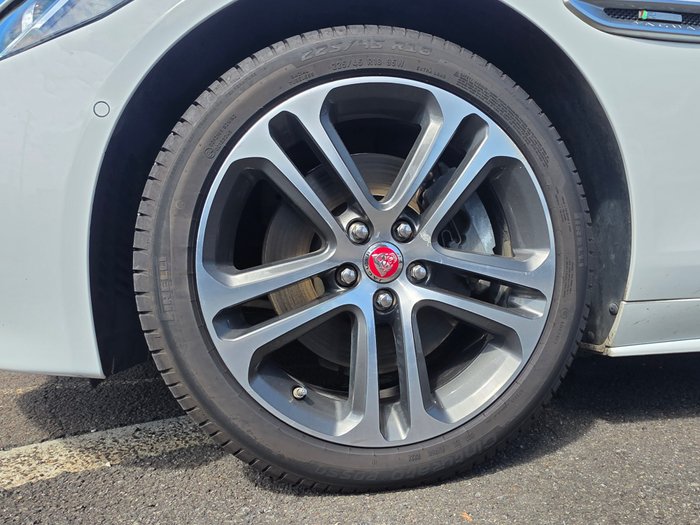 2015 Jaguar XE 25t R-Sport