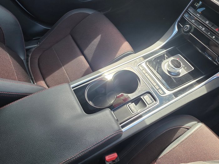 2015 Jaguar XE 25t R-Sport