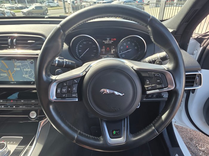 2015 Jaguar XE 25t R-Sport