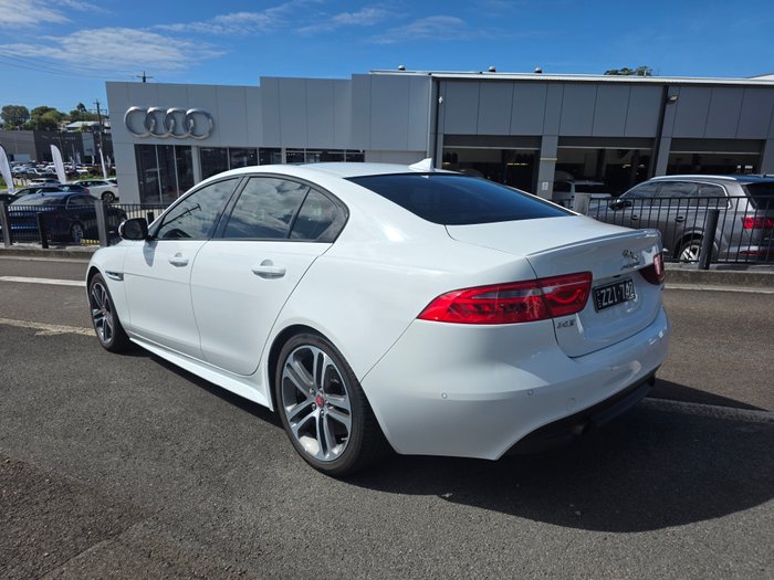 2015 Jaguar XE 25t R-Sport