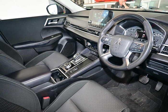 2023 Mitsubishi Outlander LS