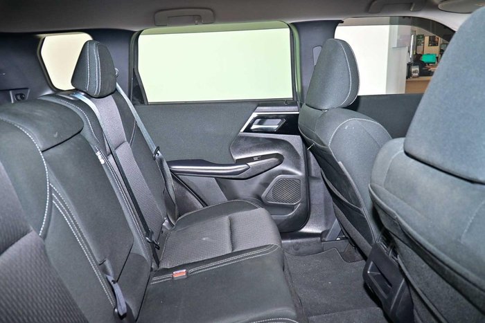 2023 Mitsubishi Outlander LS