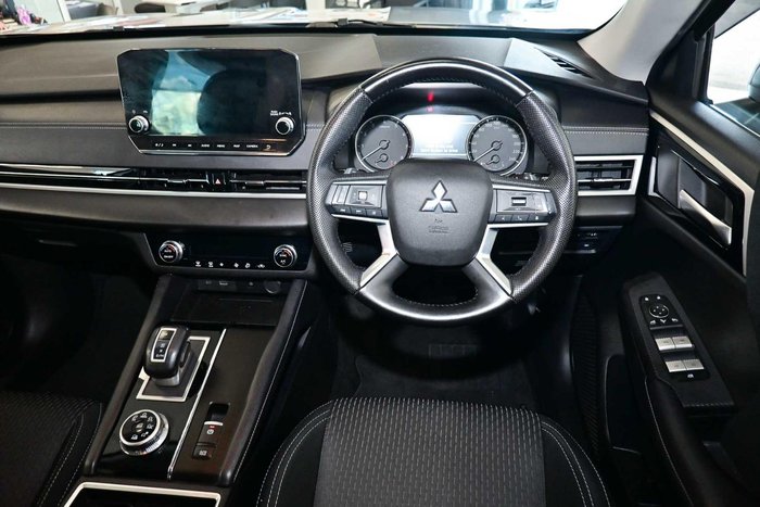 2023 Mitsubishi Outlander LS