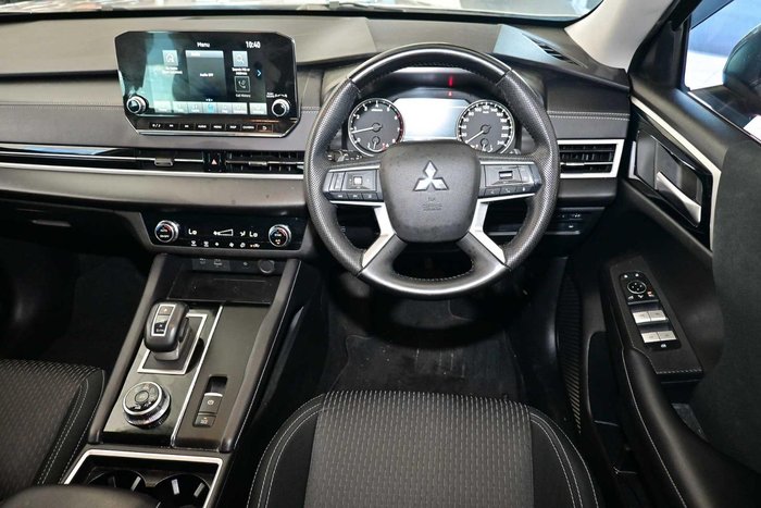 2023 Mitsubishi Outlander LS