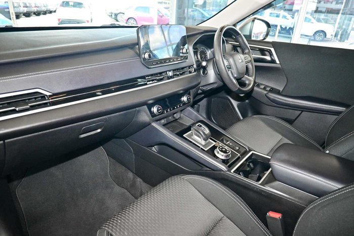 2023 Mitsubishi Outlander LS