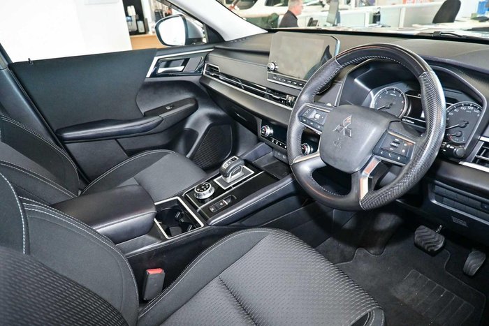 2023 Mitsubishi Outlander LS