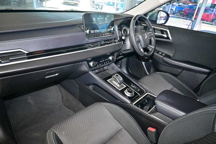 2023 Mitsubishi Outlander LS