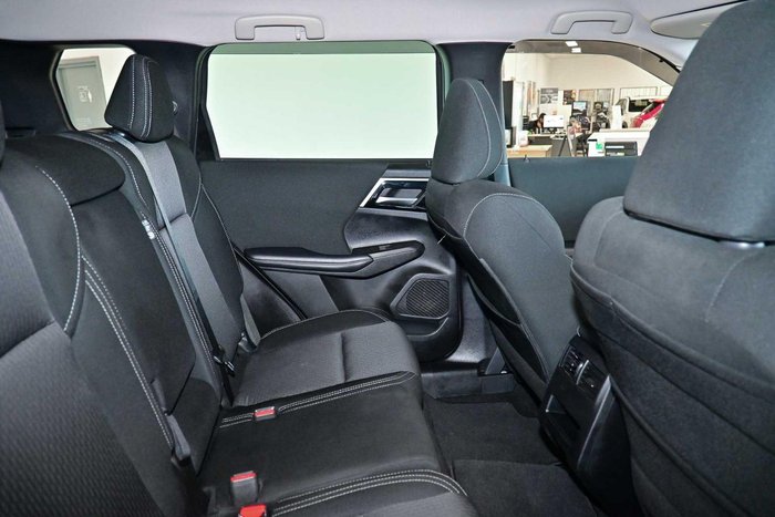 2023 Mitsubishi Outlander LS