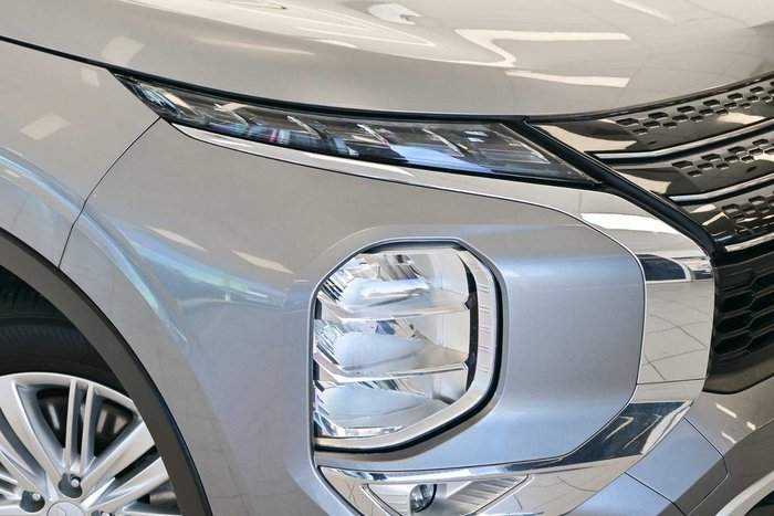 2023 Mitsubishi Outlander LS