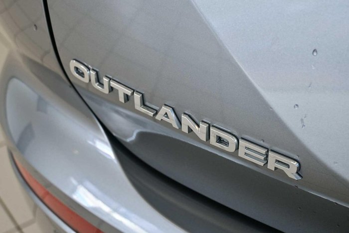 2023 Mitsubishi Outlander LS