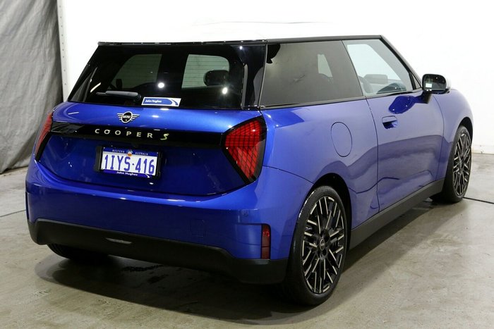 2025 MINI Cooper SE Favoured