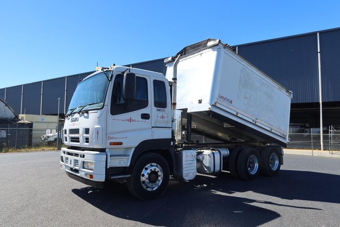 2017 Isuzu Giga
