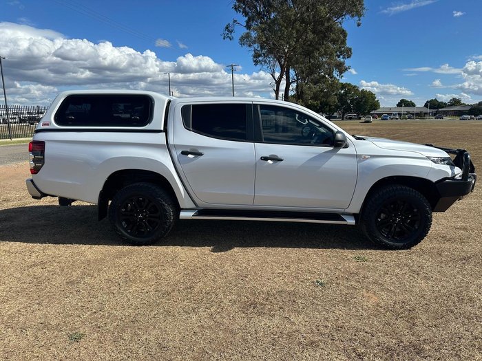 2022 Mitsubishi Triton GLX-R
