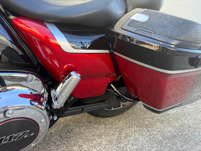 2021 Harley-Davidson CVO Street Glide 117 (FLHXSE) Touring Black