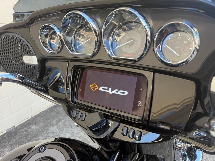 2021 Harley-Davidson CVO Street Glide 117 (FLHXSE) Touring Black