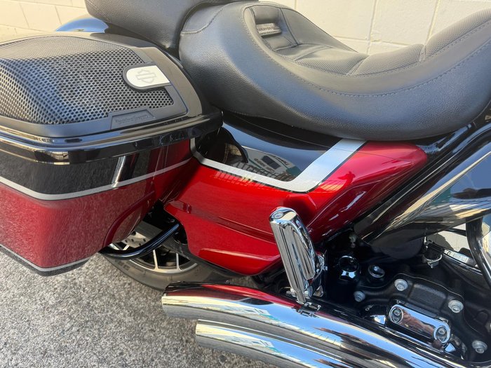 2021 Harley-Davidson CVO Street Glide 117 (FLHXSE) Touring Black