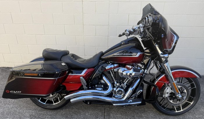 2021 Harley-Davidson CVO Street Glide 117 (FLHXSE) Touring Black