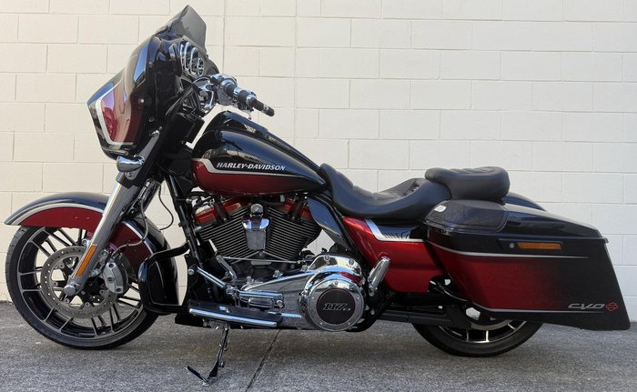 2021 Harley-Davidson CVO Street Glide 117 (FLHXSE) Touring Black