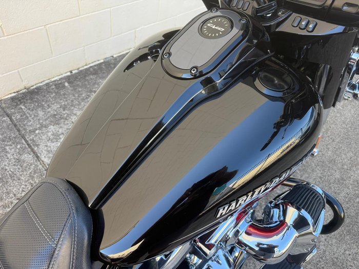 2021 Harley-Davidson CVO Street Glide 117 (FLHXSE) Touring Black