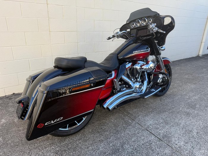 2021 Harley-Davidson CVO Street Glide 117 (FLHXSE) Touring Black