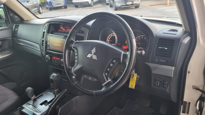 2017 Mitsubishi Pajero GLX