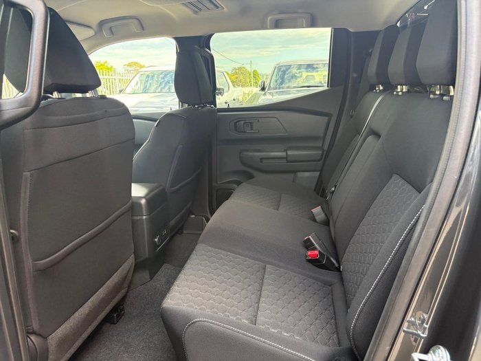 2025 Nissan Navara ST