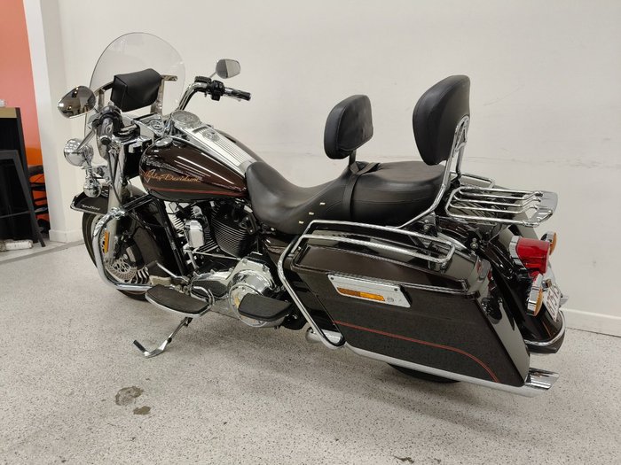 2011 Harley-davidson FLHRC ROAD KING CLASSIC Maroon