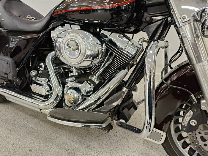 2011 Harley-davidson FLHRC ROAD KING CLASSIC Maroon