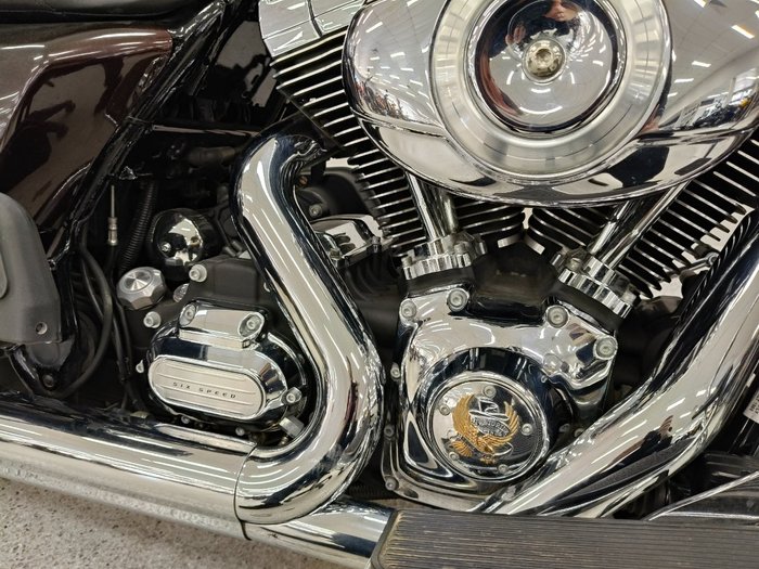 2011 Harley-davidson FLHRC ROAD KING CLASSIC Maroon