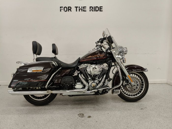 2011 Harley-davidson FLHRC ROAD KING CLASSIC Maroon