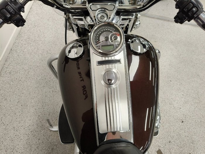 2011 Harley-davidson FLHRC ROAD KING CLASSIC Maroon