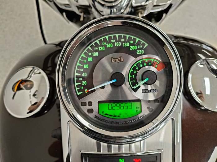 2011 Harley-davidson FLHRC ROAD KING CLASSIC Maroon