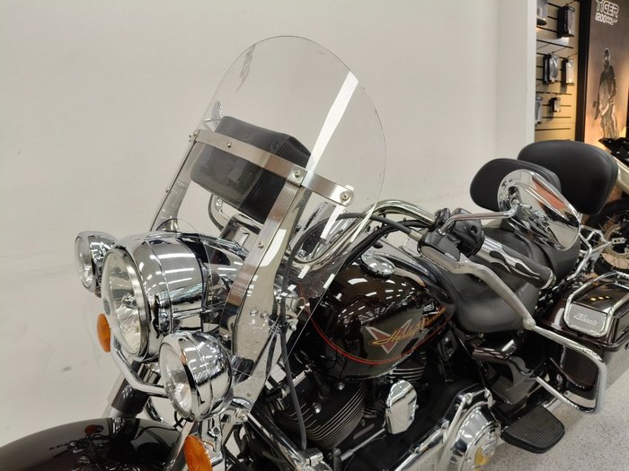 2011 Harley-davidson FLHRC ROAD KING CLASSIC Maroon