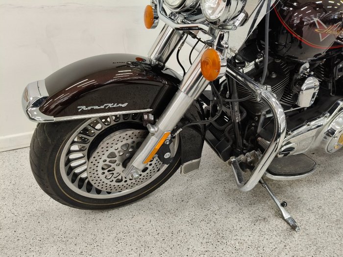 2011 Harley-davidson FLHRC ROAD KING CLASSIC Maroon