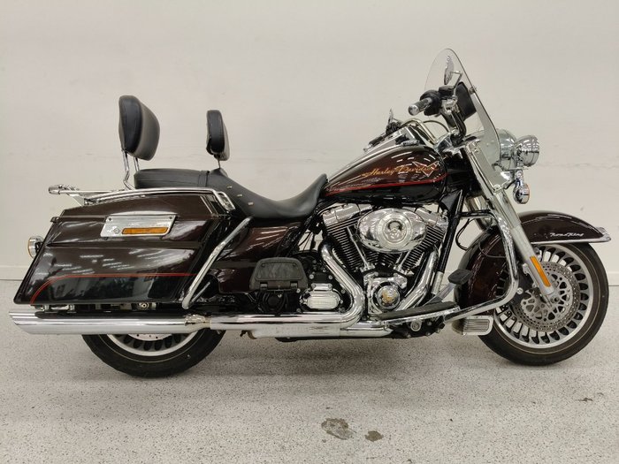 2011 Harley-davidson FLHRC ROAD KING CLASSIC Maroon