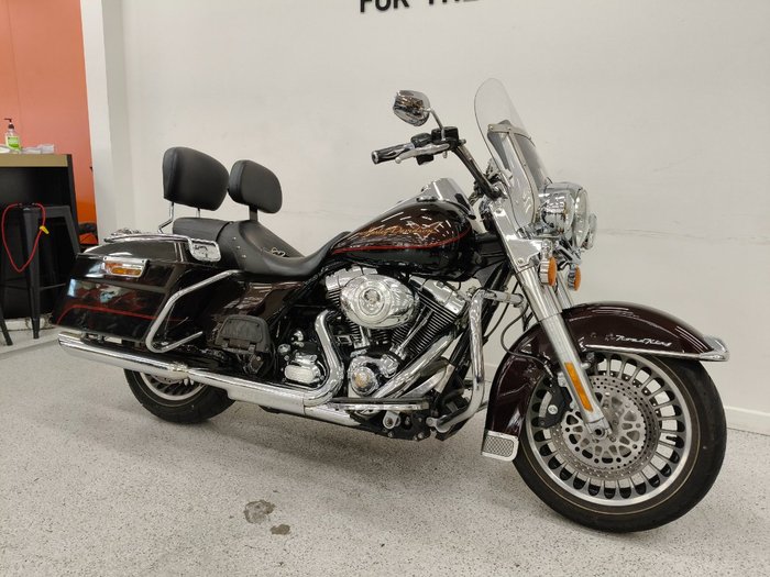 2011 Harley-davidson FLHRC ROAD KING CLASSIC Maroon