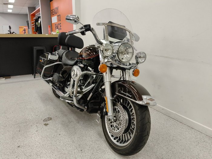 2011 Harley-davidson FLHRC ROAD KING CLASSIC Maroon