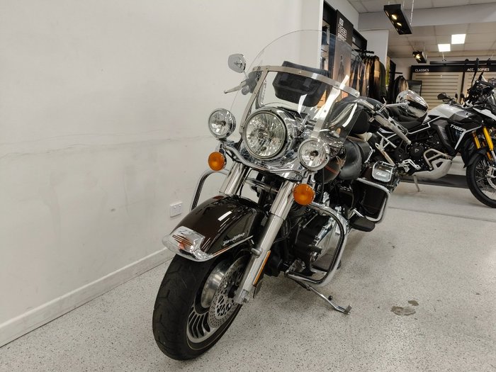 2011 Harley-davidson FLHRC ROAD KING CLASSIC Maroon