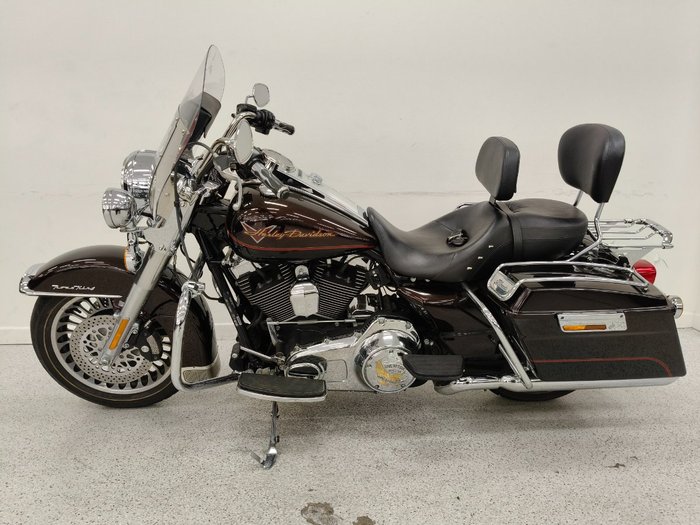 2011 Harley-davidson FLHRC ROAD KING CLASSIC Maroon