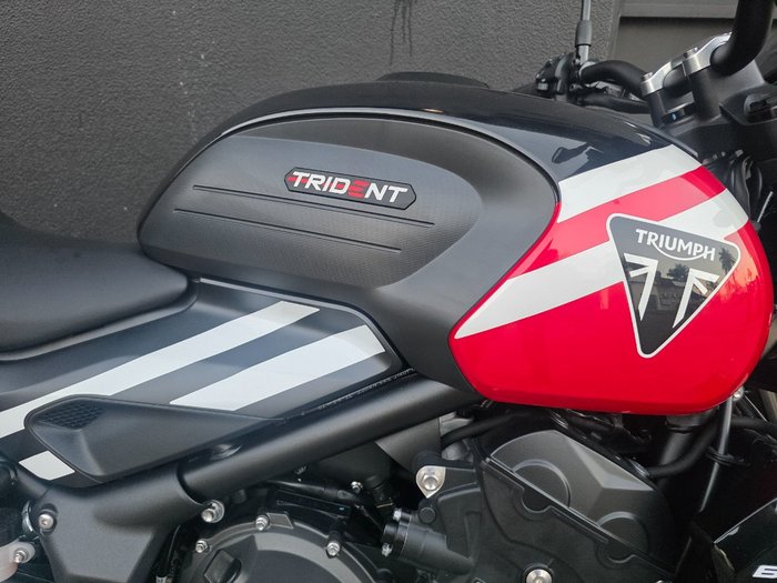 2025 Triumph TRIDENT 660 RED