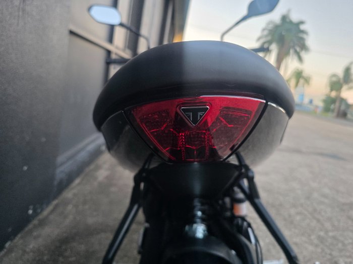 2025 Triumph TRIDENT 660 RED