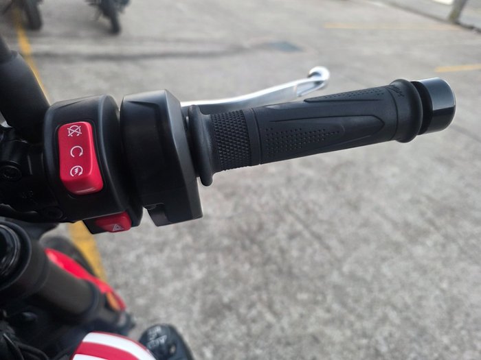 2025 Triumph TRIDENT 660 RED