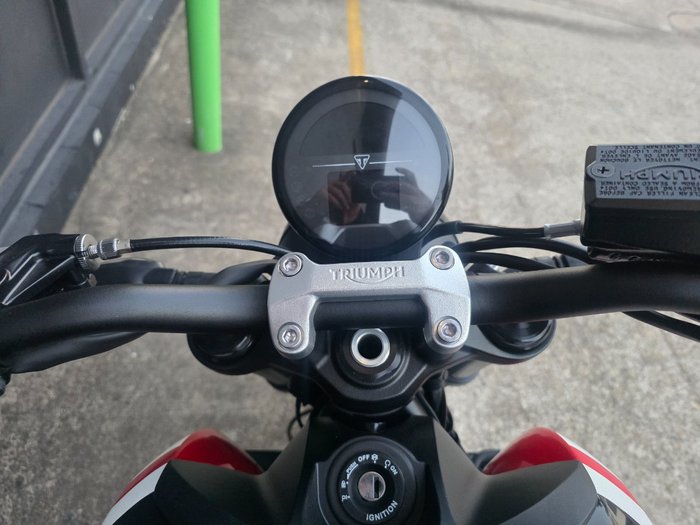2025 Triumph TRIDENT 660 RED