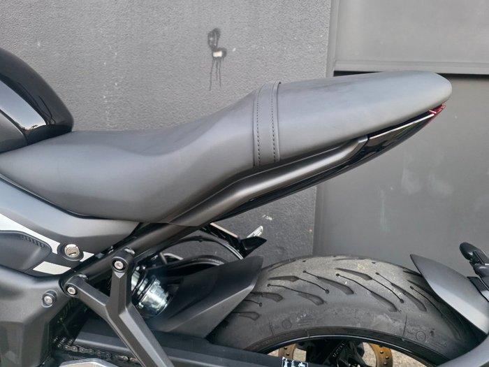 2025 Triumph TRIDENT 660 RED
